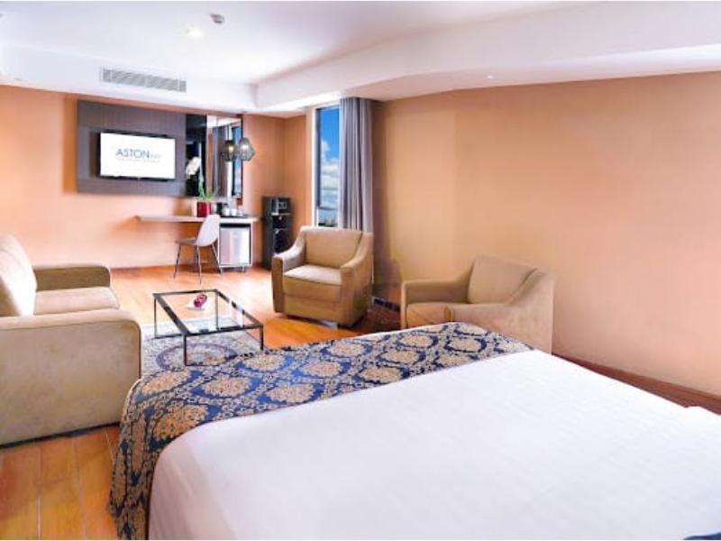 Aston Inn Pandanaran Semarang Exteriör bild