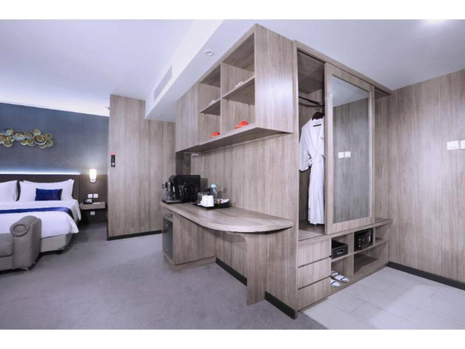 Aston Inn Pandanaran Semarang Exteriör bild
